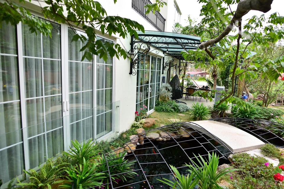 Mãn nhãn biệt thự vườn rộng 100m2 với hồ cá Koi đẳng cấp ở ngoại thành Hà Nội - 2 Mãn nhãn biệt thự vườn rộng 100m2 với hồ cá Koi đẳng cấp ở ngoại thành Hà Nội - 2