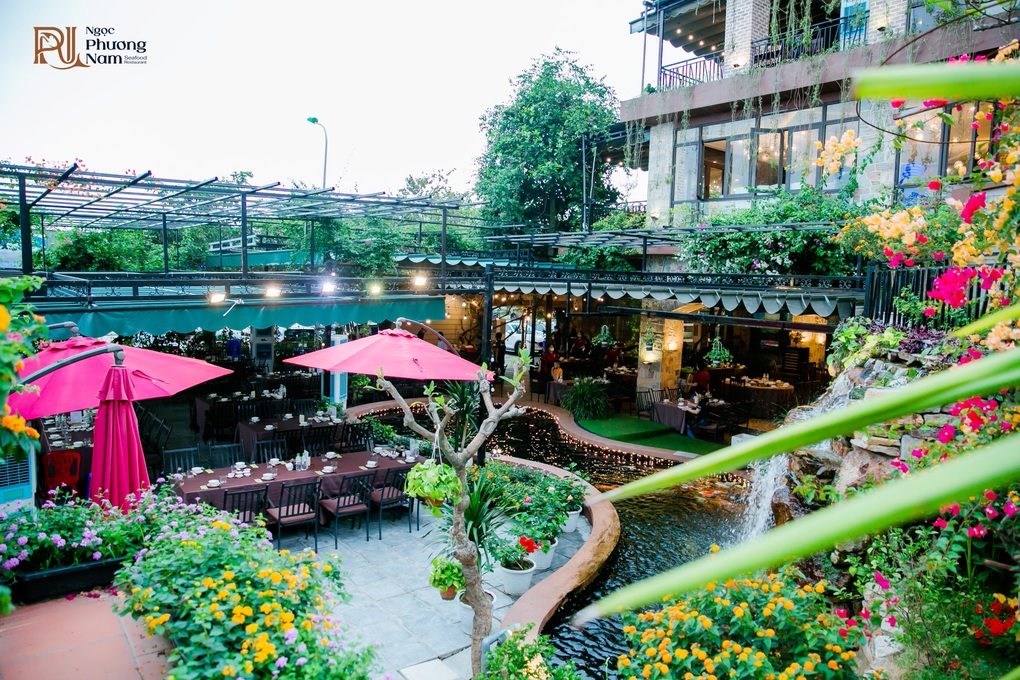 Ngọc Phương Nam - Nhà hàng 3 mặt hướng biển nổi bật tại Hạ Long - 2 Ngọc Phương Nam - Nhà hàng 3 mặt hướng biển nổi bật tại Hạ Long - 2