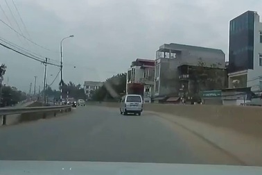 Bất cẩn lái xe, tai nạn chỉ trong tích tắc