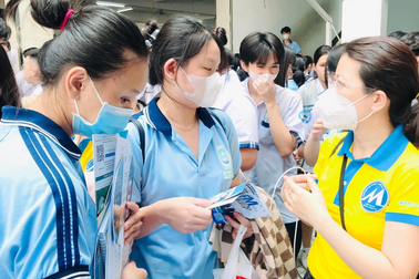 Gần 4.000 suất vào đại học sớm tại Trường Đại học Tài chính - Marketing