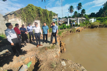 Sạt lở bờ sông, Bến Tre di dời khẩn cấp 26 hộ dân