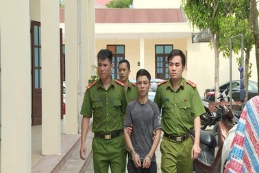 Khởi tố, bắt tạm giam 6 đối tượng bảo kê máy gặt