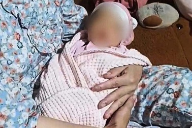 Bé gái 3 ngày tuổi bị bỏ rơi kèm lời nhắn "Con là sinh viên, do lỡ lầm"