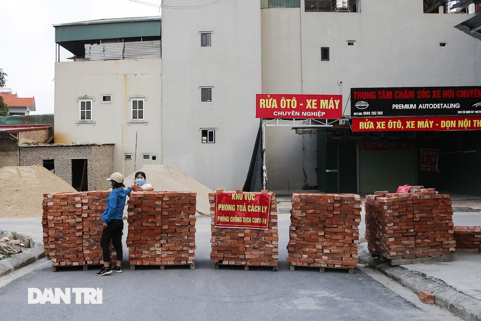 Hà Nội: Sau ghi nhận 6 ca F0, xã An Khánh lập 14 chốt phong tỏa - 3 Hà Nội: Sau ghi nhận 6 ca F0, xã An Khánh lập 14 chốt phong tỏa - 3