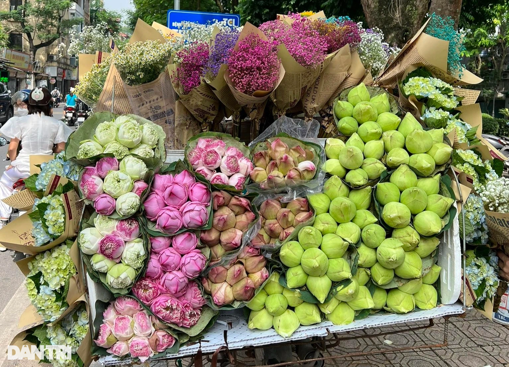 Cốm, sấu chín, quả thị giá cao vẫn đắt hàng - 1 Cốm, sấu chín, quả thị giá cao vẫn đắt hàng - 1