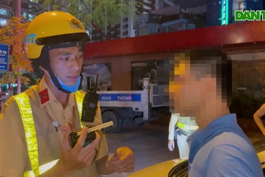 Hà Nội: CSGT hóa trang gần quán nhậu, báo đàm xử lý "ma men" đi ô tô