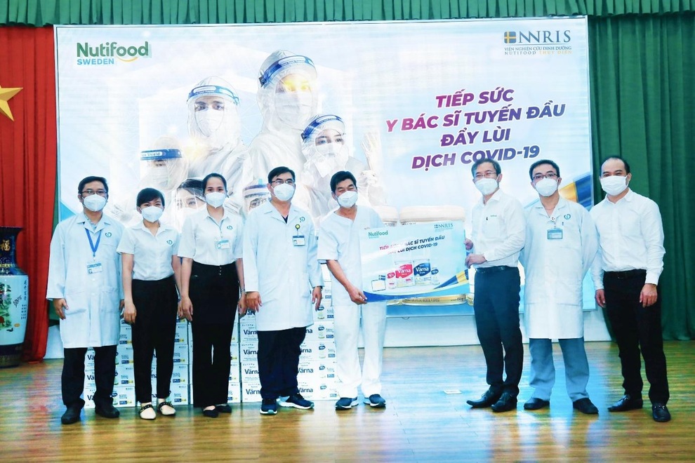 Một triệu sản phẩm dinh dưỡng Värna tiếp sức y bác sĩ đẩy lùi dịch - 2 Một triệu sản phẩm dinh dưỡng Värna tiếp sức y bác sĩ đẩy lùi dịch - 2