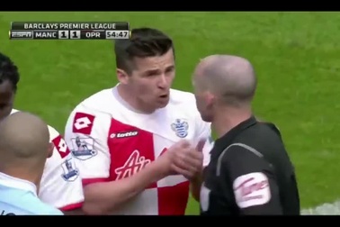 Joey Barton ẩu đả với các cầu thủ Man City