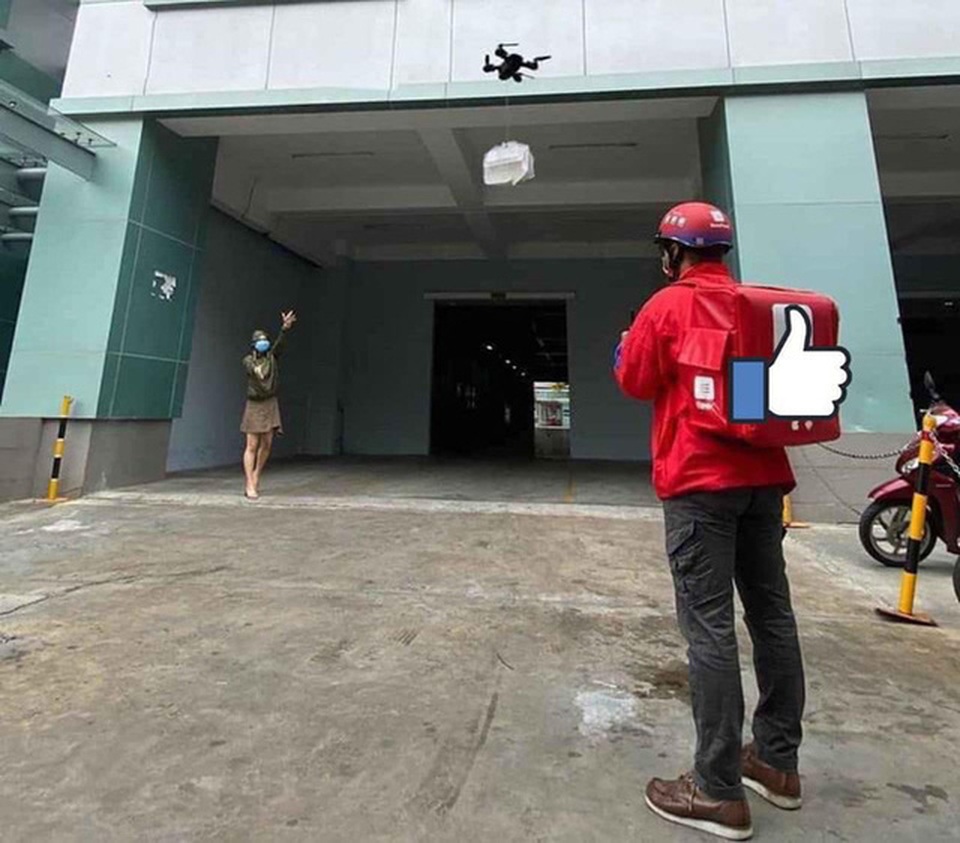 Muôn kiểu giao hàng cười ra nước mắt nhưng lại rất cần thiết trong mùa dịch - 1 Muôn kiểu giao hàng cười ra nước mắt nhưng lại rất cần thiết trong mùa dịch - 1