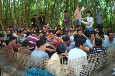 Súng cướp cò khi vây bắt sòng bạc, 1 người tử vong