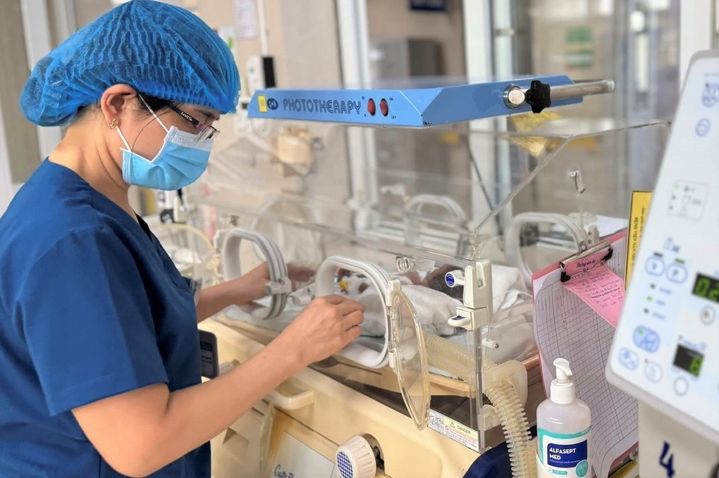 Gebärmutterriss bei 29-Wochen-Schwangerer, Arzt rettete Mutter und Kind - 2 Sản phụ 29 tuần vỡ tử cung, bác sĩ kịp cứu mẹ con - 2