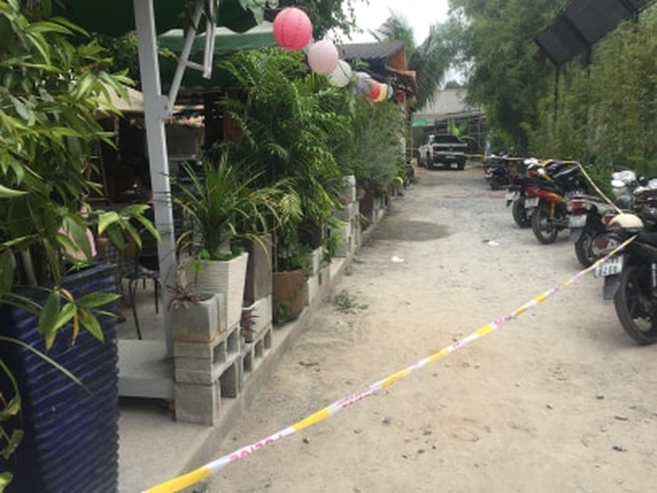 Bắt đối tượng nổ hàng loạt phát súng trong quán cà phê - 1 Bắt đối tượng nổ hàng loạt phát súng trong quán cà phê - 1