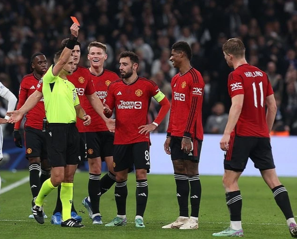 Tranh cãi tình huống Marcus Rashford nhận thẻ đỏ khiến Man Utd thua trận - 3 Tranh cãi tình huống Marcus Rashford nhận thẻ đỏ khiến Man Utd thua trận - 3