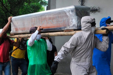 Thi thể Covid-19 nằm chồng chất tại ổ dịch “Vũ Hán thứ hai” ở Mỹ Latinh