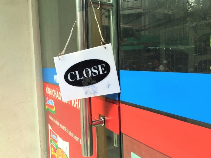 Sau khi về tay Vingroup với giá 1 USD, loạt cửa hàng Shop&Go đóng cửa, kệ hàng trống trơn - Ảnh 7. Sau khi về tay Vingroup với giá 1 USD, loạt cửa hàng Shop&Go đóng cửa, kệ hàng trống trơn - Ảnh 7.
