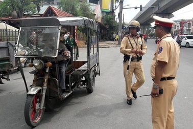 Hà Nội bác thông tin “xóa sổ” xe ba bánh