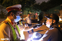 Vi phạm nồng độ cồn: Quan chức, công an cũng xử lý thẳng tay