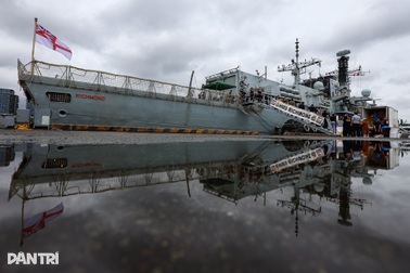 Dàn vũ khí tối tân của tàu Hải quân Hoàng gia Anh vừa cập bến Nhà Rồng