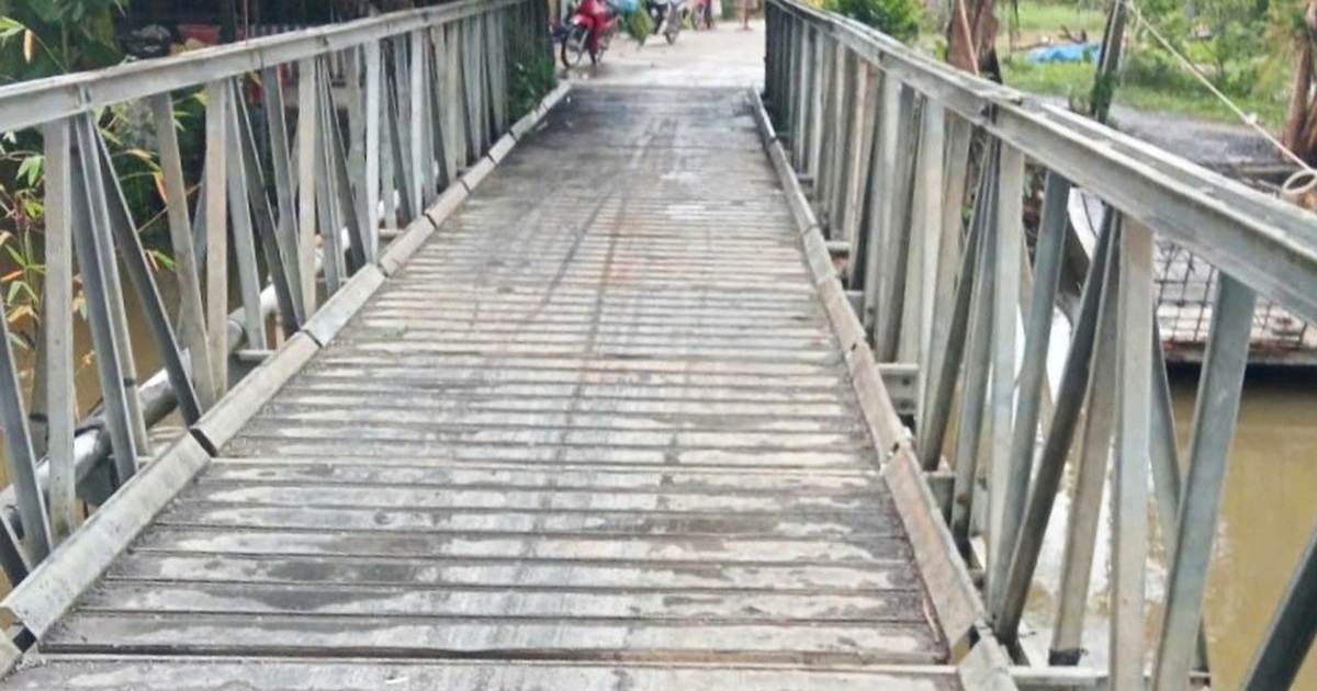 Vụ ô tô làm sập cầu sắt: Khắc phục gần 200 triệu đồng