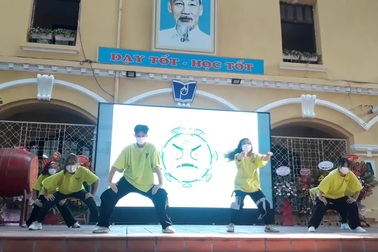 Điệu nhảy xua đuổi virus Covid-19 của học sinh Phan Đình Phùng