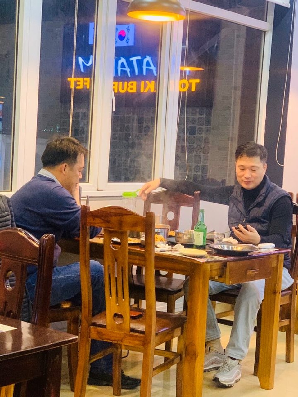 Bắc Ninh: Nhà hàng sụt giảm gần chục lần vì khách Hàn không ra ngoài - 3 Bắc Ninh: Nhà hàng sụt giảm gần chục lần vì khách Hàn không ra ngoài - 3
