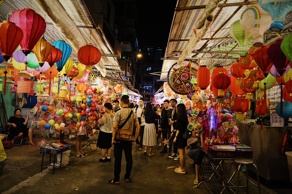 TPHCM: Phố lồng đèn vắng vẻ chưa từng thấy mùa Covid-19 - 1 TPHCM: Phố lồng đèn vắng vẻ chưa từng thấy mùa Covid-19 - 1