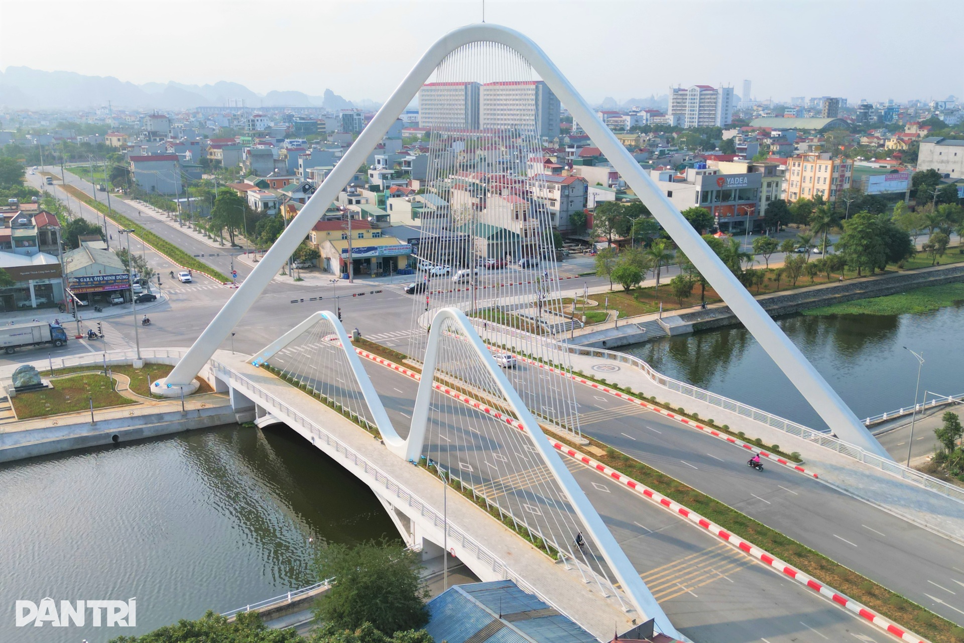 Cầu Bông Lau ai đi qua cũng ngắm nhìn ở thành phố di sản Hoa Lư - 1 Cầu Bông Lau ai đi qua cũng ngắm nhìn ở thành phố di sản Hoa Lư - 1