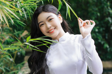 Lọ Lem: Con gái MC Quyền Linh tuổi 16 xinh đẹp như hoa hậu