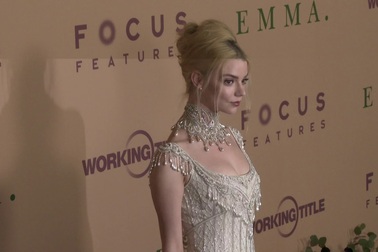 Anya Taylor-Joy rạng rỡ dự công chiếu phim