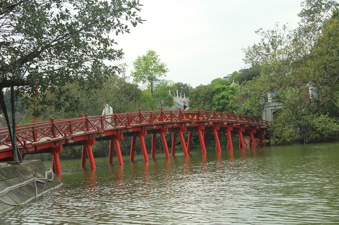 Hà Nội tiến hành tiêu độc khử trùng các khu di tích để đảm bảo an toàn cho du khách giữa mùa dịch Covid-19 - Ảnh 18. Hà Nội tiến hành tiêu độc khử trùng các khu di tích để đảm bảo an toàn cho du khách giữa mùa dịch Covid-19 - Ảnh 18.