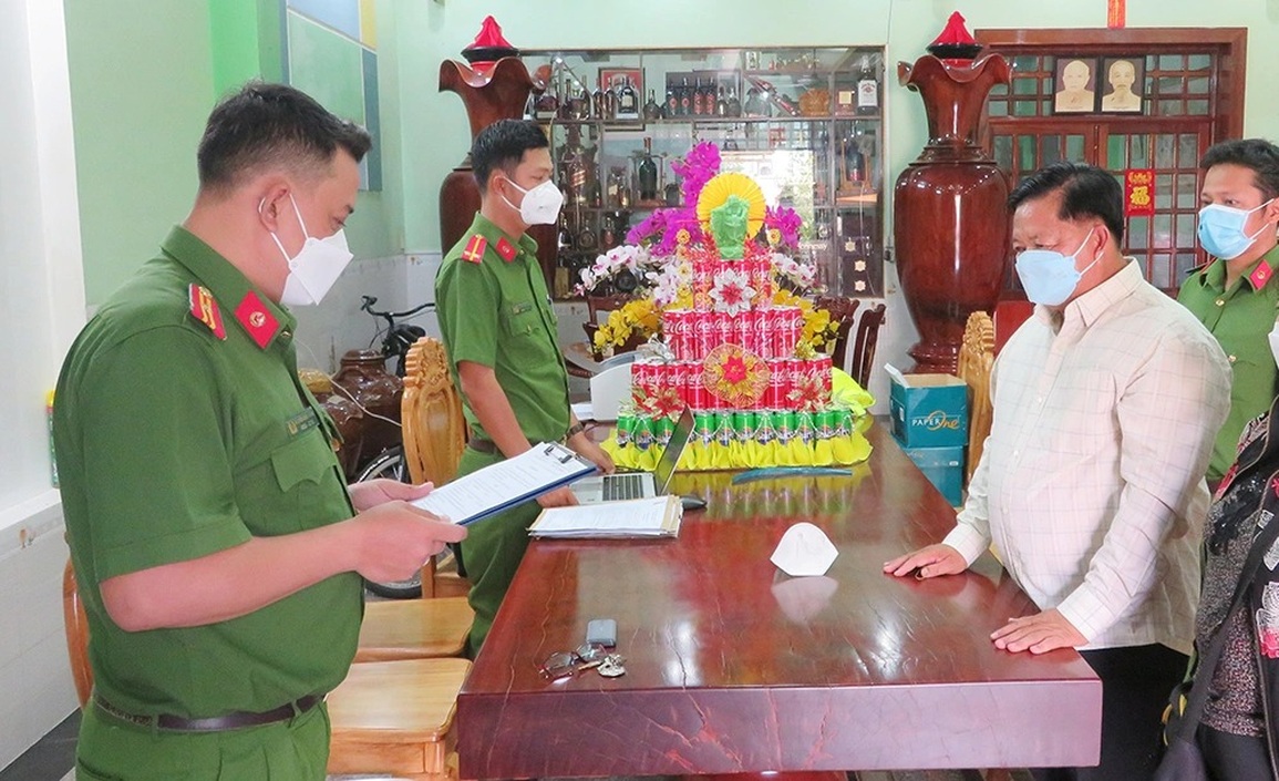 Bắt cựu Trưởng phòng Cảnh sát Giao thông tỉnh An Giang - 1 Bắt cựu Trưởng phòng Cảnh sát Giao thông tỉnh An Giang - 1