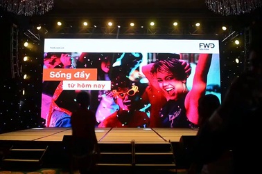 Tóc Tiên và Phạm Anh Khoa truyền “năng lượng cam”