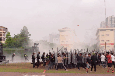 Cảnh sát cơ động diễn tập xử lý tình huống đám đông gây rối ANTT