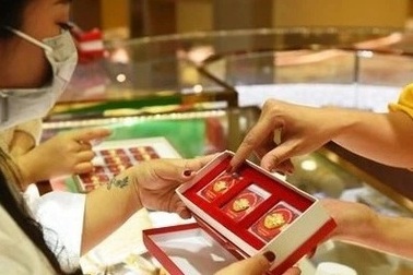 Giá vàng lình xình, thị trường bớt lấp lánh