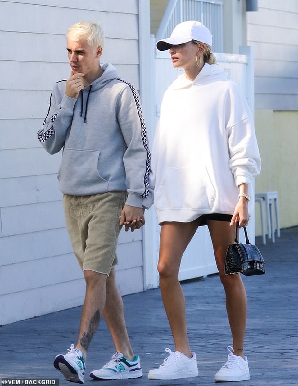 Justin Bieber cởi trần khoe hình xăm khủng - 7 Justin Bieber cởi trần khoe hình xăm khủng - 7