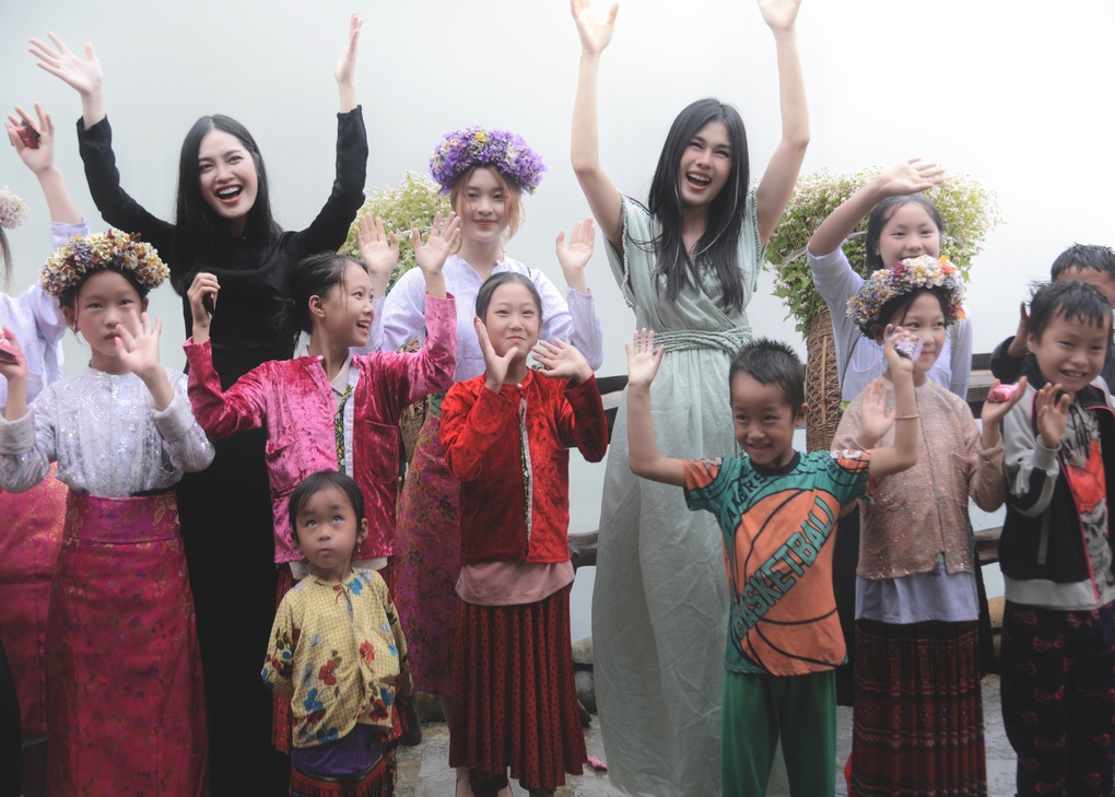 Ca sĩ Phúc Anh kể kỷ niệm khó quên khi ghi hình ở vùng cao sau bão - 2 Ca sĩ Phúc Anh kể kỷ niệm khó quên khi ghi hình ở vùng cao sau bão - 2