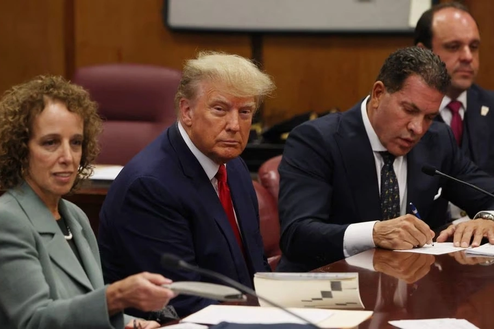 Ông Trump được khuyên xin tị nạn ở Nga - 2 Ông Trump được khuyên xin tị nạn ở Nga - 2