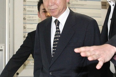 Trung Quốc điều tra vụ xé cờ xe đại sứ Nhật