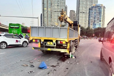 Va chạm với xe tải cẩu, một phụ nữ tử vong