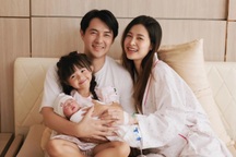 Đông Nhi sinh con thứ 2, nhan sắc rạng rỡ gây chú ý