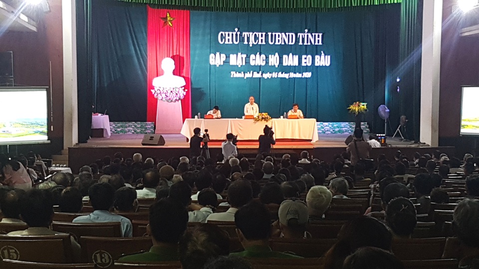 Chủ tịch Thừa Thiên Huế đối thoại với 700 bà con Eo Bầu - Kinh thành Huế - 1 Chủ tịch Thừa Thiên Huế đối thoại với 700 bà con Eo Bầu - Kinh thành Huế - 1