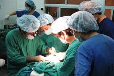 Cắt 2 tinh hoàn, kéo dài sự sống cho người bệnh ung thư