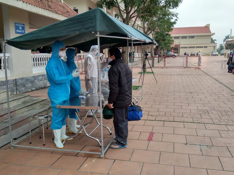 Nghệ An tiếp nhận cách ly gần 200 người từ Lào về quê - 2 Nghệ An tiếp nhận cách ly gần 200 người từ Lào về quê - 2