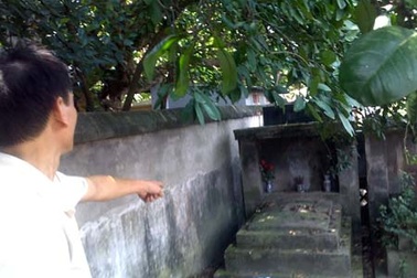 Hà Nội: Người đàn ông treo cổ trong nghĩa trang