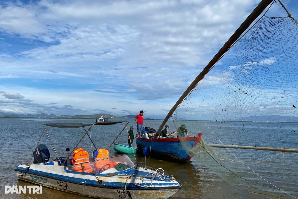 Xử phạt chủ tàu cá dùng kích điện khai thác thủy sản trên đầm Thị Nại - 1 Xử phạt chủ tàu cá dùng kích điện khai thác thủy sản trên đầm Thị Nại - 1