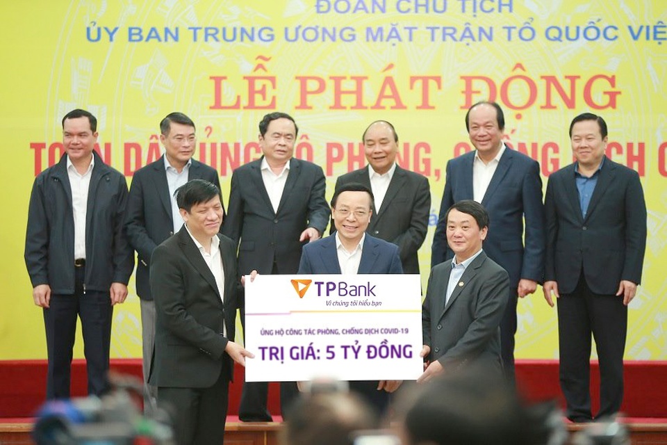 Ông chủ nhà băng màu tím ủng hộ 10 tỷ đồng góp sức đẩy lùi Covid-19 - 1 Ông chủ nhà băng màu tím ủng hộ 10 tỷ đồng góp sức đẩy lùi Covid-19 - 1