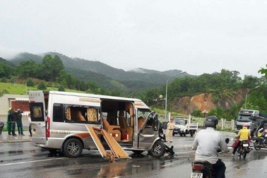 Vụ ô tô tông nhau nhiều người văng ra đường: Một Việt kiều Mỹ tử vong
