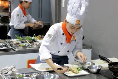 Đầu tư học nghề bếp - lựa chọn mới của giới trẻ hiện nay