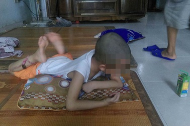 Cuộc đời bi thảm của người phụ nữ thiểu năng ngỡ ngàng biết mình nhiễm HIV trong ngày đầu làm mẹ