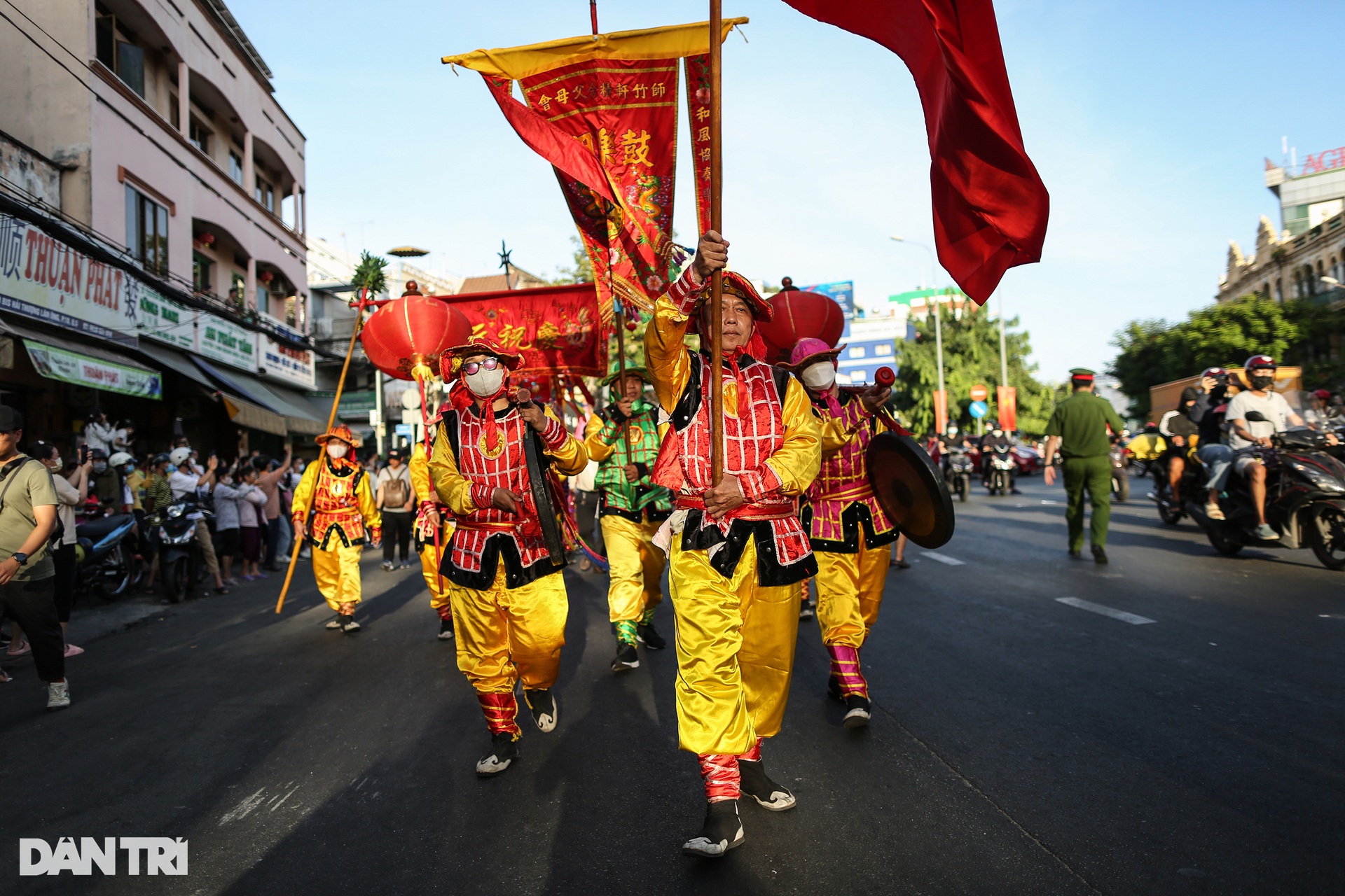 Tiên nữ, Bát Tiên cùng xuống phố tại Lễ hội Tết Nguyên tiêu ở TPHCM - 9 Tiên nữ, Bát Tiên cùng xuống phố tại Lễ hội Tết Nguyên tiêu ở TPHCM - 9